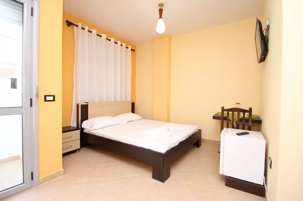 AL Hotel 13 - STD TRPL 3.jpg